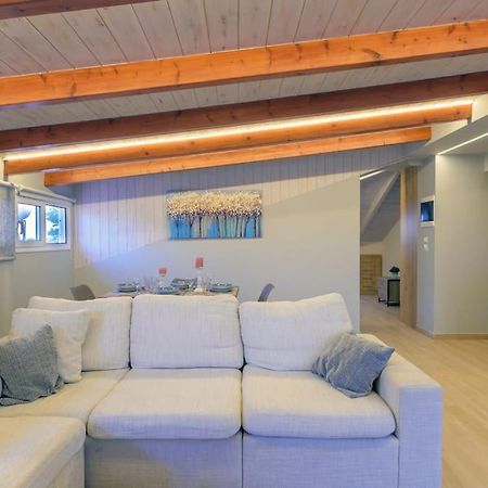 Contemporary Attic Apartment เปรเวซา ภายนอก รูปภาพ