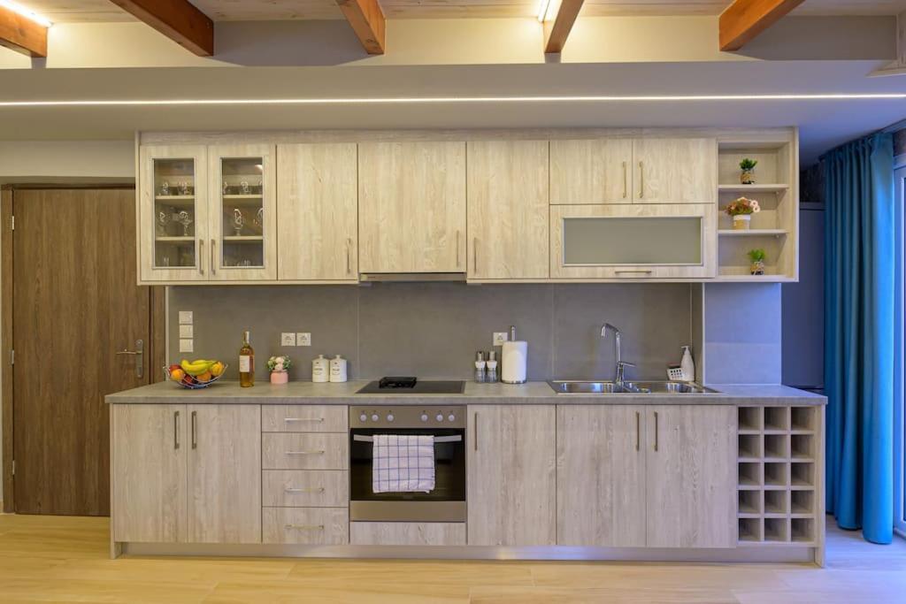 Contemporary Attic Apartment เปรเวซา ภายนอก รูปภาพ